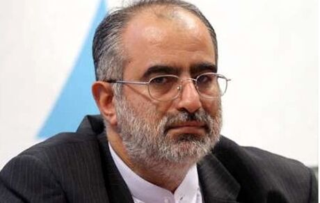 کنایه توئیتری حسام‌الدین آشنا به رجزخوانی ترامپ برای حمله به ۵۲ سایت ایرانی 