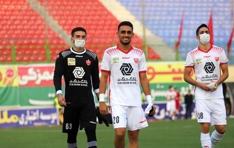 پرسپولیس مجوز جدایی مهاجم خود را به پیکان می‌دهد؟