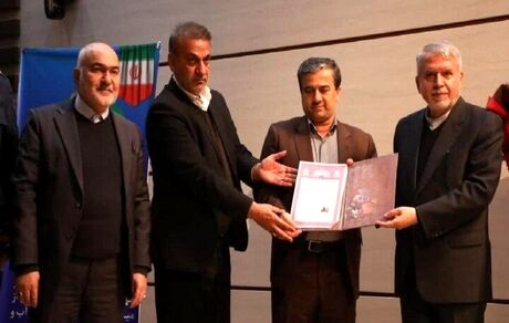 سند مالکیت کاخ آپادانا و موزه میراث فرهنگی شهرستان شوش اهدا شد