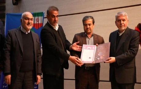 سند مالکیت کاخ آپادانا و موزه میراث فرهنگی شهرستان شوش اهدا شد