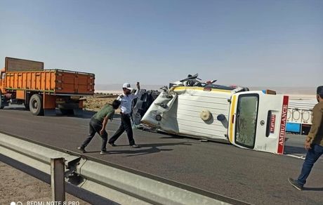 تصادف آمبولانس و کامیون، تکنسیون اورژانس را به کام مرگ فرستاد و بیماران را مصدوم کرد